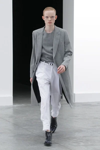 Look 15